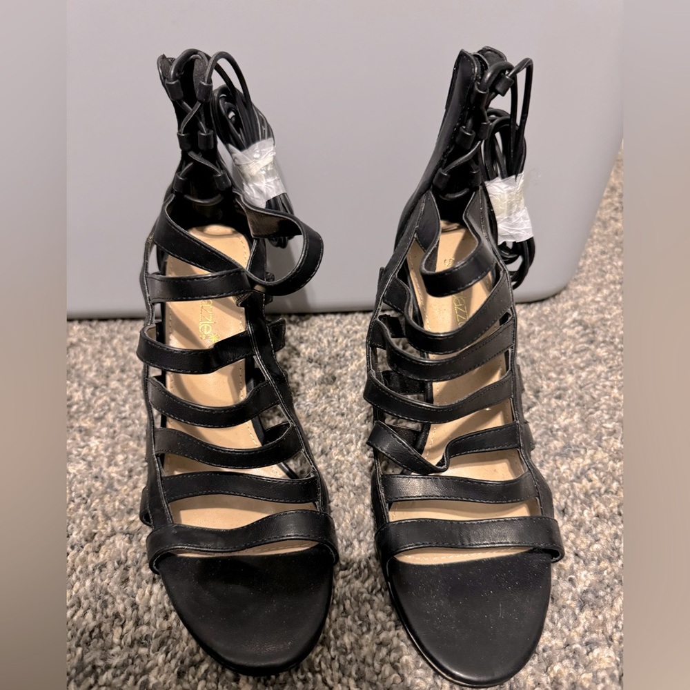Black Strappy Women's Heels 👠 - Straps up your leg NWOT